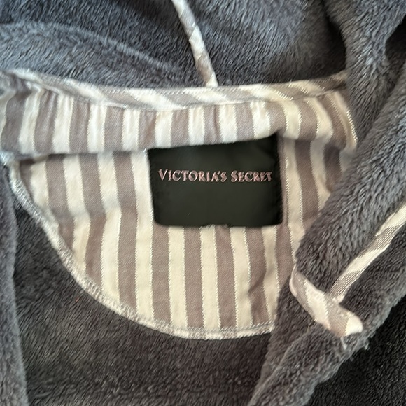 Victoria secret mid length plush robe size small - Picture 2 of 6